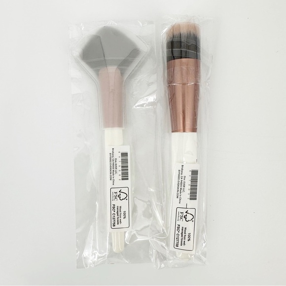 4 New Makeup Brushes  Ulta Ever Bare Minerals - Picture 4 of 6